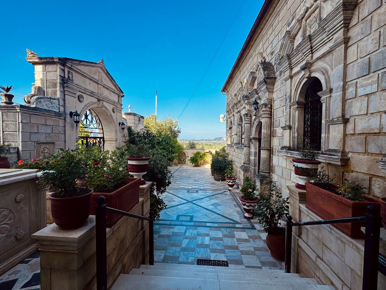 schöne Anlage auf dem Weg