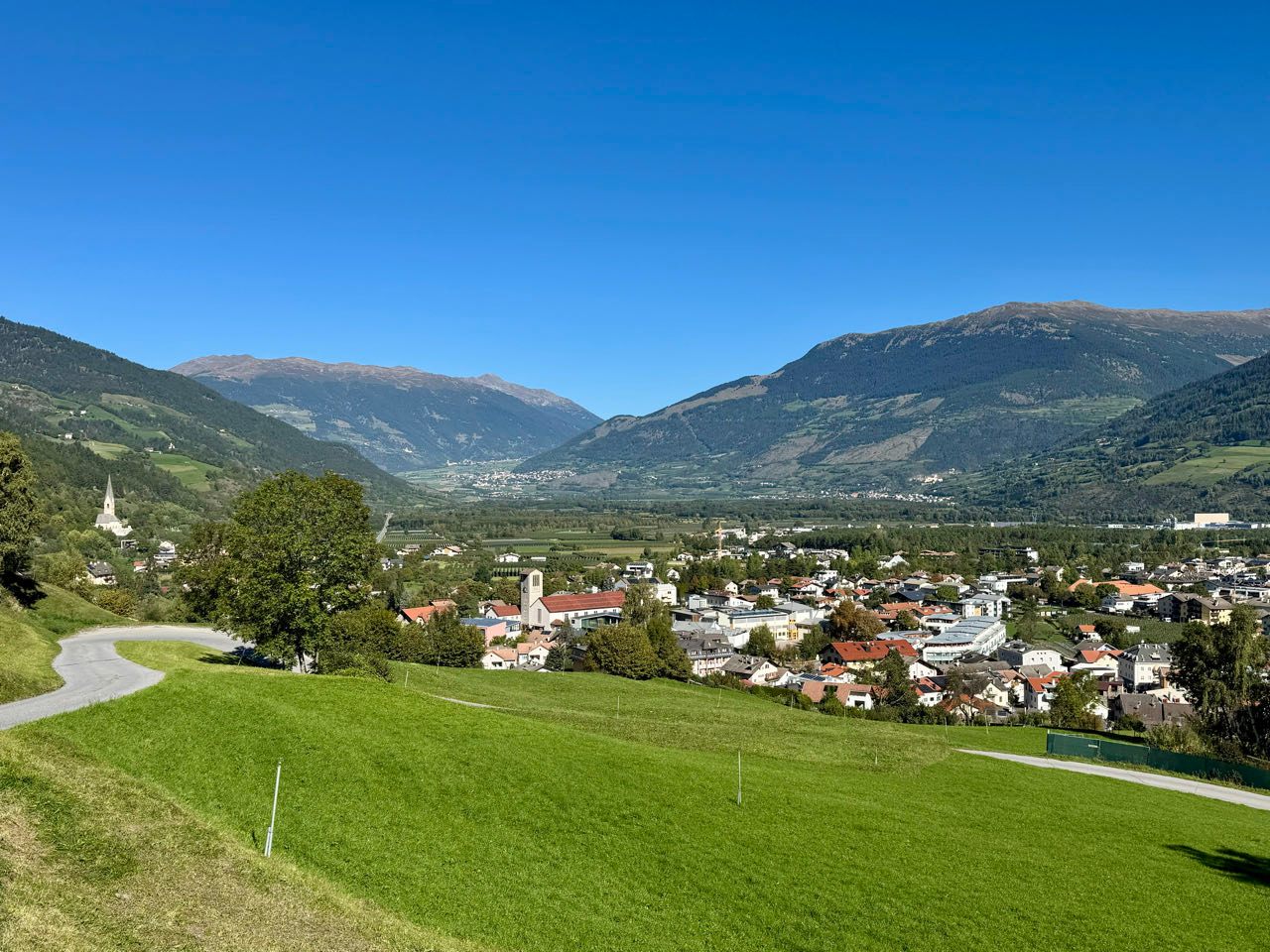 rauf geht´s den Berg mit Blick über Etschtal