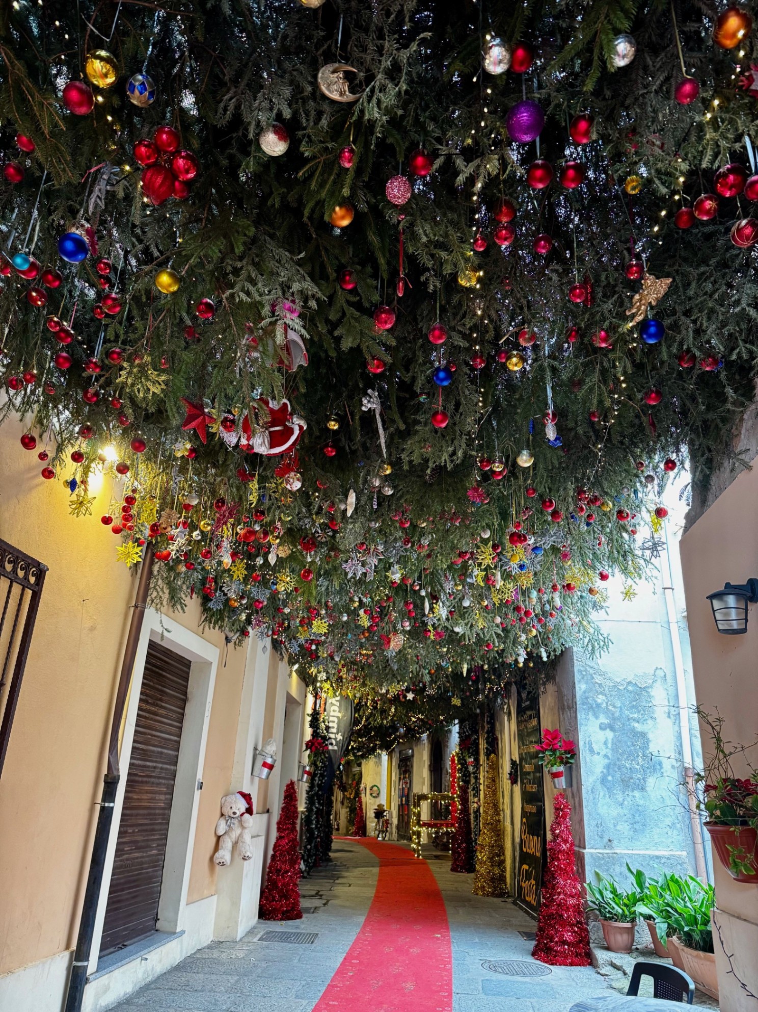 weihnachtliche Dekoration in Nicotera