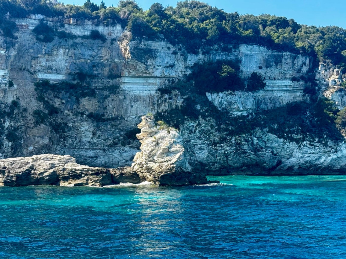 An der Küste Paxos entlang