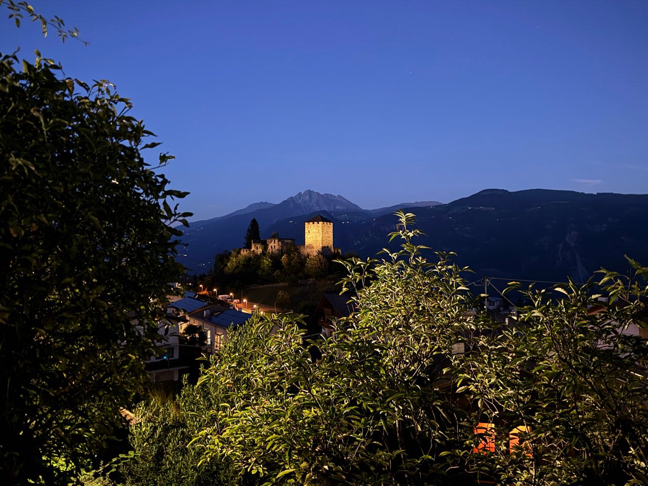 Völlan bei Nacht