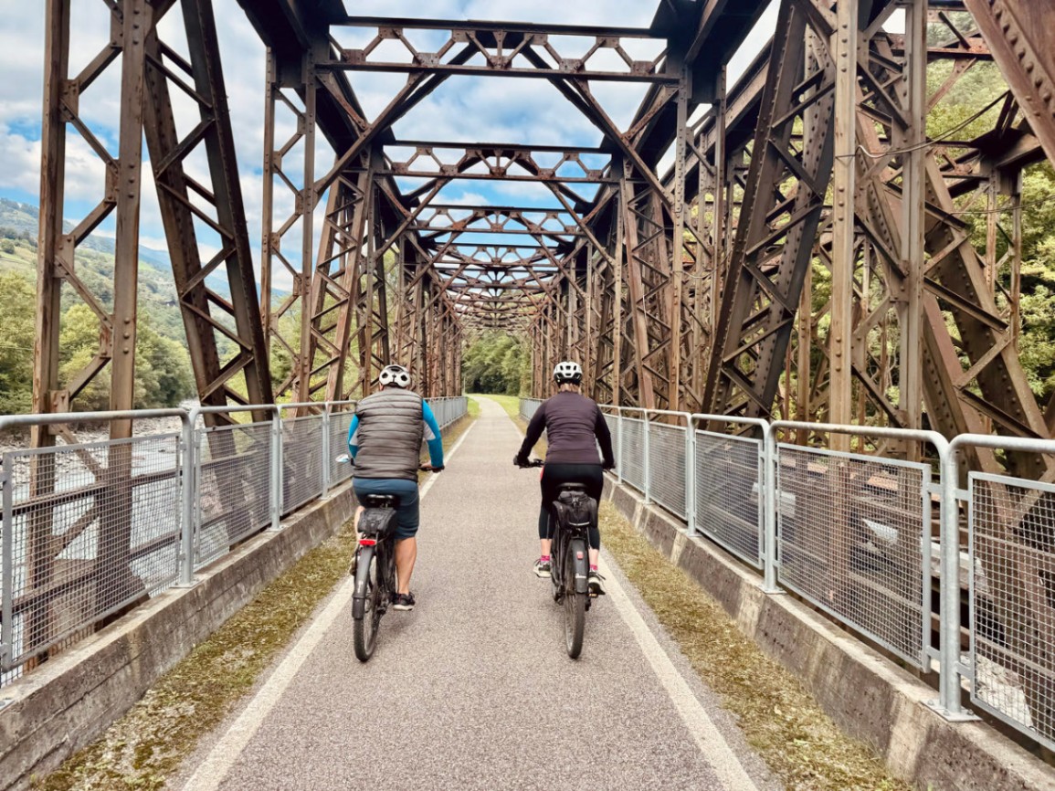 Super Wegtrasse der alten Eisenbahn