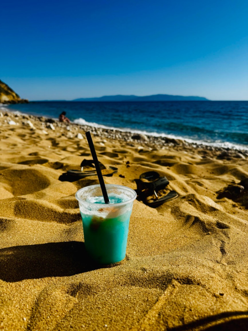 leckere Drinks direkt an der Strandbar