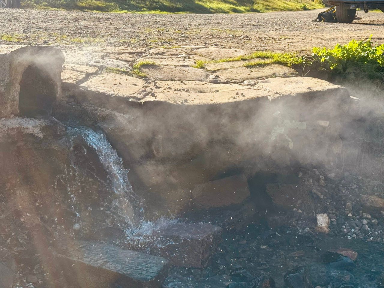 Baden im Fluss an den Quellen