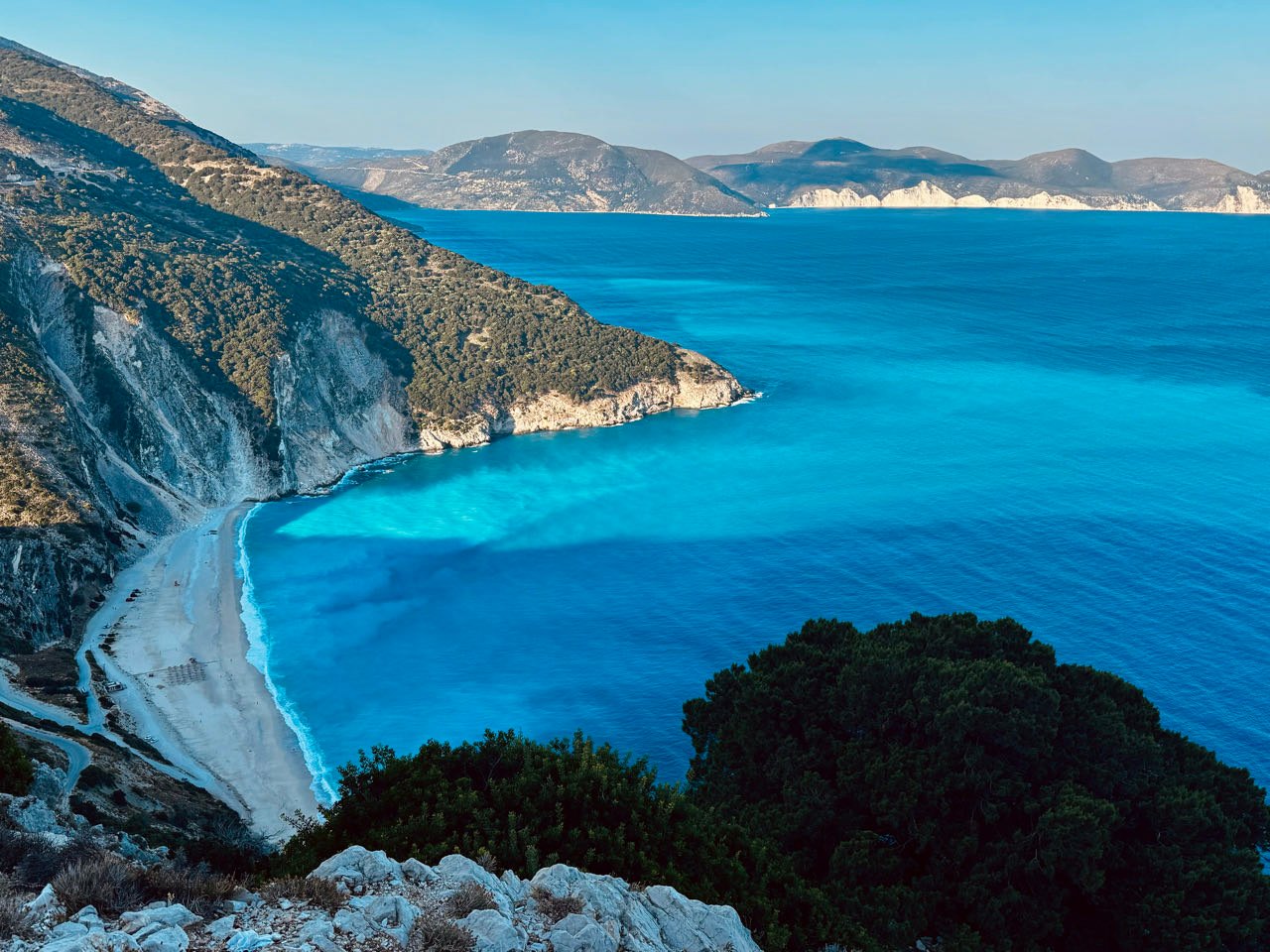 Mirtos Beach von der Straße von oben