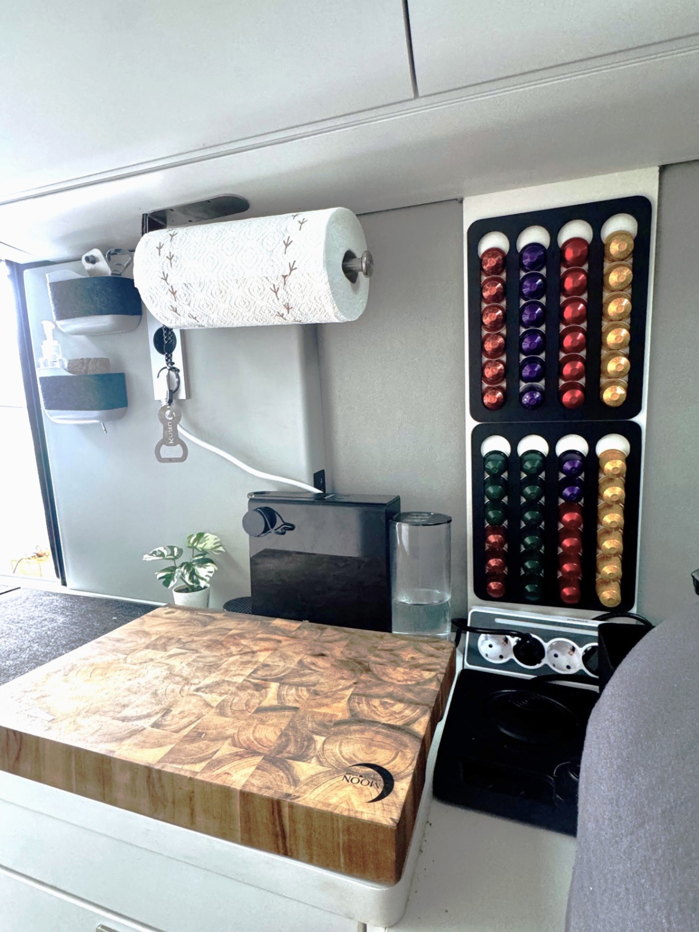 Ohne Kleben an der Wand 