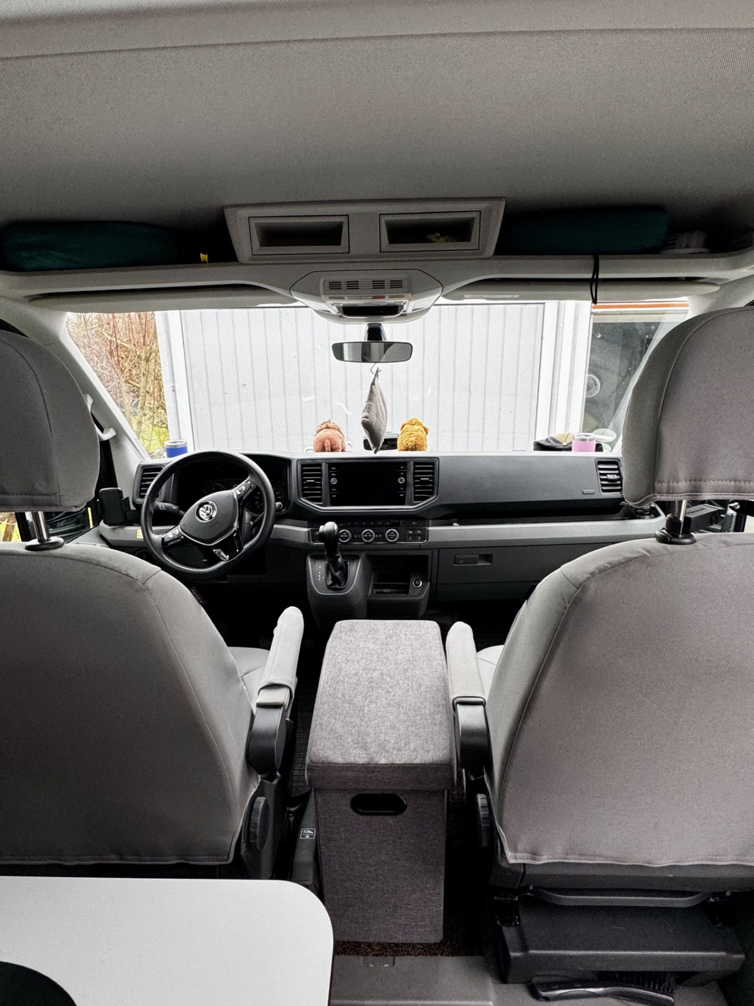 Hocker passt auch perfekt unter den Tisch